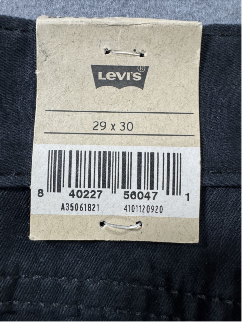 NWT Levi's '80's Mom Jeans High Rise Relaxed Tapered Leg Black Size 29x30 - Picture 16 of 16